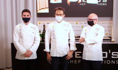 Fabio Pisani e Alessandro Negrini (ossia Il Luogo di Aimo e Nadia) e Gaetano Trovato (ossia Arnolfo): sono stati i protagonisti di una masterclass a Identità on the road, dedicata alla condivisione dei valori per la ripartenza della cucina italiana e che ha avuto come riferimento il Manifesto sottoscritto Relais & Châteaux (associazione della quale i ristoranti dei tre fan parte) nel 2014. Tutte le foto sono di Sonia Santagostino-OnStageStudio.

ISCRIVETEVI A IDENTITÀ ON THE ROAD CLICCANDO QUI. Per info iscrizioni@identitagolose.it o il numero di tel. +39 02 48011841 interno 2215
