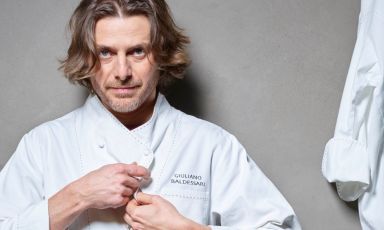 Giuliano Baldessari, chef-patron dell'Aqua Crua a Barbarano Vicentino. Il locale è così definito, sul suo sito: "Aqua Crua, inno alla trasparenza e alla verità, fin dal nome, non è solo un ristorante, è un progetto, un’esperienza altra, isolato fra i colli berici ed euganei, un luogo dell’anima dove fermarsi, ascoltare, aprirsi ai sensi (e, se si vuole, dormire nelle bellissime camere), dove Giuliano trova pace e spazio per esprimersi e creare e dove non ha paura di perdere il controllo"
