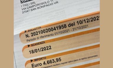 La spaventosa bolletta elettrica ricevuta da Simone Padoan, patron de I Tigli di San Bonifacio: quasi 4.700 euro, oltre 1.200 euro in più rispetto all'anno scorso
