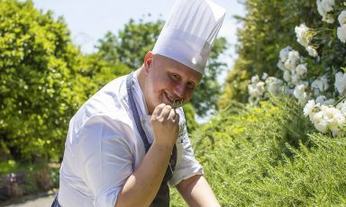 Giuseppe Raciti, classe 1985, dal 2011 - ossia dall'apertura della struttura - chef dello Zash a Riposto (Catania): una scommessa vinta da patron Carla Maugieri

