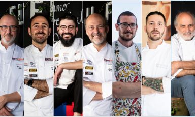I sette relatori protagonisti di Identità di Formaggio, la sezione di Identità Milano 2023 prevista lunedì 30 gennaio a partire dalle ore 11, in collaborazione con Consorzio Parmigiano Reggiano. Da sinistra Franco Pepe, Davide Di Fabio, Jacopo Malpeli, Moreno Cedroni, Luca Abbadir, Bernardo Paladini, Corrado Assenza

QUI IL PROGRAMMA COMPLETO
PER ISCRIVERTI CLICCA QUI
