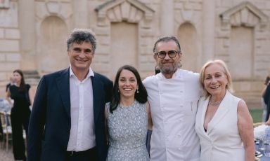 Da sinistra, Stefano Baia Curioni, direttore di Palazzo Te, Caterina Mastella Allegrini, vicepresidente del Gruppo Marilisa Allegrini e direttrice Marketing e comunicazione di Villa Della Torre​, lo chef Carlo Cracco e Marilisa Allegrini
