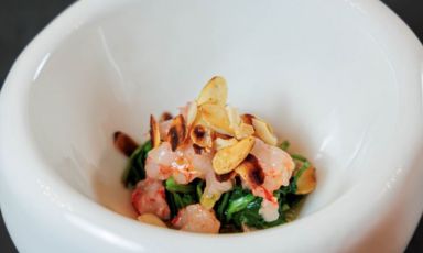 Marasciuoli al vapore con marmellata di arancia del Gargano salata, gambero rosso e mandorle, un piatto dello chef Massimo Ferosi del ristorante Il Presidente, a Lucera (Foggia)
