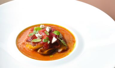 Albese:&nbsp;peperone di Capriglio, condimento alle noci e salsa arganier: &egrave; la&nbsp;Ricetta del cenone di Capodanno&nbsp;di&nbsp;Michelangelo Mammoliti, chef del ristorante&nbsp;La Rei Natura, a Serralunga d'Alba (Cuneo)
