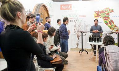 Lo stand di Fontanafredda e Vino Libero &egrave; stato pieno di visitatori e iniziative per tutti questi giorni di Identit&agrave; Milano: tra gioco, divertimento e approfondimento sulla culura enologica