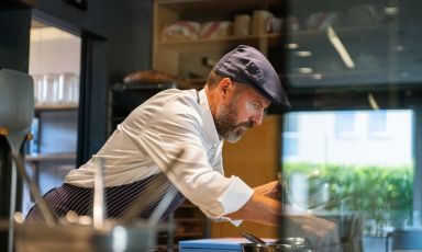 Simone Padoan. Col suo I Tigli a San Bonifacio (Verona) ha rivoluzionato il mondo della pizza, come abbiamo raccontato anche qui: I 20 anni che cambiarono la pizza. Tutte le foto sono di aromi.group

