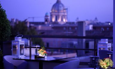 Cocktail e cucina di qualità con vista sulla Grande Bellezza, all'Acquaroof del The First Arte di Roma
