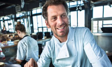 Lo chef sudafricano Luke-Dale Roberts è risultato ancora il numero uno della classifica con cui ogni anno il magazine Eat Out mette in fila i migliori ristoranti del paese, con il suo The Test Kitchen. Ma è anche impegnato in alcune nuove aperture