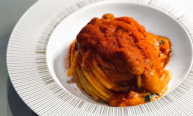 Lo Spaghettone ai tre&nbsp;pomodori&nbsp;cos&igrave; come viene servito a Identit&agrave; Golose Milano
