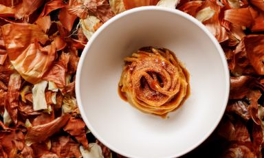Lo Spaghetto "Antico Romano" con garum di cipolla, ossia uno dei piatti più rappresentativi della cucina di Alessandro Pietropaoli al Campocori di Roma
