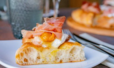 Grande pizza al Saccharum, locale di Gioacchino Gargano ad Altavilla Milicia, piccolo centro a mezz’ora da Palermo
