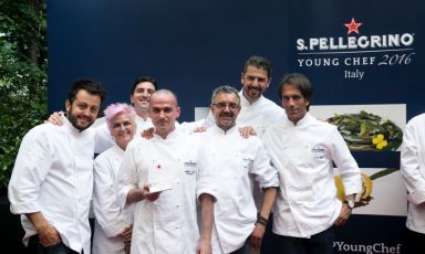 Alessandro Salvatore Rapisarda with the jury: from left to right Alessandro Negrini, Cristina Bowerman, Fabio Pisani, Mauro Uliassi, Andrea Berton e Davide Oldani
