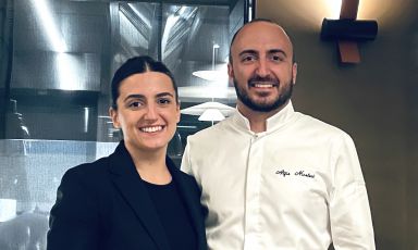 Agata e Alfio Nicolosi, a lei la sala del Sui Generis e a lui la cucina di questo nuovo ristorante di Saronno in provincia di Varese
