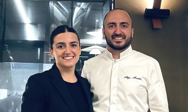 Agata e Alfio Nicolosi, a lei la sala del Sui Generis e a lui la cucina di questo nuovo ristorante di Saronno in provincia di Varese
