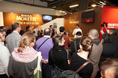Il pubblico assiste al cooking show di Luigi Taglienti