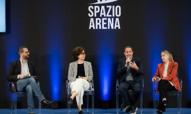 I protagonisti del talk&nbsp;&ldquo;Il passaggio generazionale nelle imprese agroalimentari italiane&rdquo; in Spazio Arena a Identit&agrave; Milano: protagonisti, a partire da sinistra, Niccol&ograve; Vecchia, che ha moderato l'incontro,&nbsp;Marella Levoni, direttrice Relazioni Esterne e Comunicazione di Levoni, Claudio Stefani, amministratore delegato e titolare di Acetaia Giusti, e Cristina Cavalchini Guidobono, founder di Riso Buono e presidente di Coldiretti Piemonte. Tutte le foto sono a cura di Brambilla/Serrani
