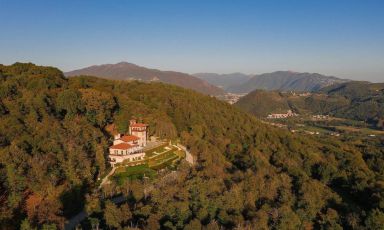 Un'immagine dall'alto della Tenuta de l'Annunziata a Uggiate Trevano, in provincia di Como. Noi vi abbiamo assaggiato la cucina del ristorante Quercus, chef Alfio Nicolosi
