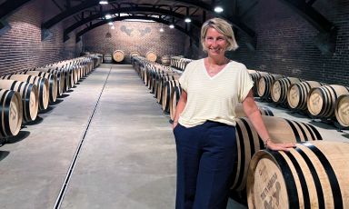 Francesca Seralvo nella cantina di affinamento di Tenuta Mazzolino
