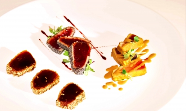 La metamorfosi del tonno mediterraneo è il piatto 2017 proposto da Lara Pasquarelli, chef del Claudio di Bergeggi (Savona)
