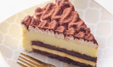 Dalla collezione di Torte fredde, il Semifreddo al Cappuccino di Vincenzo Faiella, pasticciere dell'omonima pasticceria a San Marzano del Sarno (Salerno), alle pendici dei Monti Lattari
