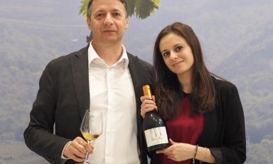 Gianni e Valeria Tessari. L’azienda rivendica con fierezza di essere la prima veneta iscritta a PIWI International, l’associazione che favorisce lo scambio di informazioni tra istituti, viticoltori, agricoltori
