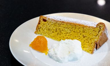 Un fantastico pandoro classico di Nicola Olivieri accompagnato da... Scopritelo alla masterclass tenuta dal pasticcere di Arzignano (Vicenza) nell'ambito di Pasticceria italiana contemporanea, a Identità on the road. Le foto sono di Sonia Santagostino-OnStage Studio. ISCRIVETEVI A IDENTITÀ ON THE ROAD CLICCANDO QUI. Per info iscrizioni@identitagolose.it o il numero di telefono +39 02 48011841 interno 2215
