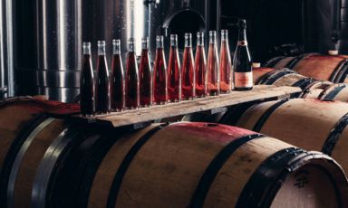 200 anni fa, Madame Clicquot inventò il primo champagne rosé per assemblaggio di cui si abbia notizia
