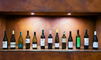 I vini delle 13 cantine affiliate all''Associazione Produttori Verdicchio di Matelica, una Doc con 50 anni di storia (foto Stefano Triulzi)

