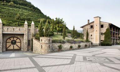 Villa Franciacorta è incastonata in un antico borgo completamente ristrutturato da Alessandro Bianchi dopo l'acquisto della tenuta
