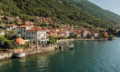 Il Musa Hotel è incastonato nel piccolo paese di Sala Comacina (Como), affiancato da ville e con un pontile privato per l'attracco di abitazioni. Inoltre, l'hotel ha una villa privata a disposizione degli ospiti, che desiderano maggiore riservatezza, e con accesso ai servizi di F&B della sede centrale.
