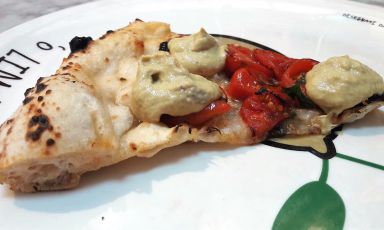 La Vongole e pomodoro di Ciro Oliva, pizzaiolo di Concettina ai tre santi, Napoli

