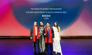 Il team del Maido guidato da Mitsuharu Tsumura e premiato a Torino alla cerimonia dei 50 Best 2025 
