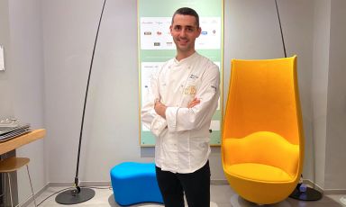 Edoardo Fumagalli, giovane e talentuoso chef della Locanda Margon a Trento, è stato protagonista a Identità Golose Milano in una cena tutta dedicata alle Bollicine del mondo, la nuova edizione della nostra guida spumeggiante è stata presentata nei giorni scorsi, leggi qui
