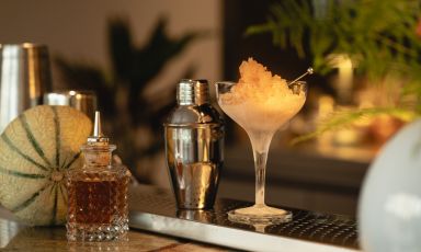 Melted Daiquiri: rum allo zafferano, Lime fake, sciroppo di melone e neve di melone

