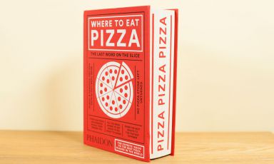 Si terrà a Milano martedì 7 giugno, alle 15,30, presso il ristorante Alice di Milano, l'attesa presentazione di Where to Eat Pizza, la guida mondiale alle migliori pizzerie curata da Daniel Young. L'evento era previsto inizialmente alla Reggia di Caserta, ma poi era saltato tra le polemiche
