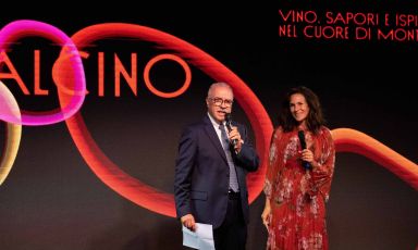 Il presidente del Consorzio del Vino Brunello di Montalcino Fabrizio Bindocci con Lara Gilmore di Food for Soul, protagonisti della prima edizione di Red Montalcino, 11 giugno 2022
