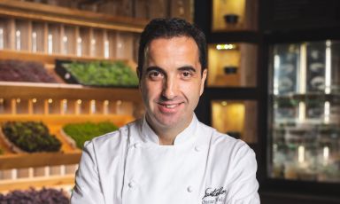 Óscar Velasco, 46, chef from Santceloni, two Michelin stars in Madrid. He’ll cook at the Hub of Identità Golose Milano from Wednesday 25th to Saturday 28th September (75 euros, including wines, reservations online)
