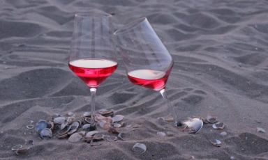 D’estate non rinunciamo ai buoni vini: 12 consigli dai nostri esperti
