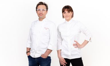 Stefano Ciotti ed Edvige Simoncelli, rispettivamente chef e pastrychef del ristorante Nostrano di Pesaro, una stella Michelin (foto di Marco Poderi)
