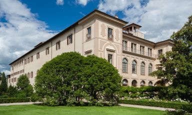 La facciata, immersa nel verde, del Four Seasons Hotel Firenze
