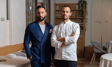I fratelli Marco e Andrea Leali, rispettivamente uomo di sala e chef del loro ristorante Casa Leali a Puegnago sul Garda (Brescia)
