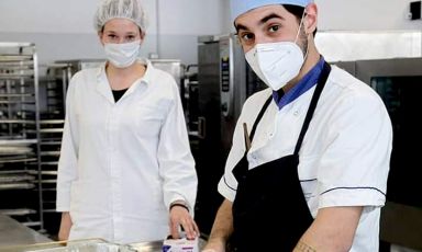 Lorenzo Dal Bo and nutritionist Olimpia Ventura Montecamozzo at Policlinico S. Orsola Malpighi's Cafeteria
