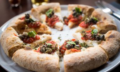 La pizza coi capperi del nuovo Berberè milanese (