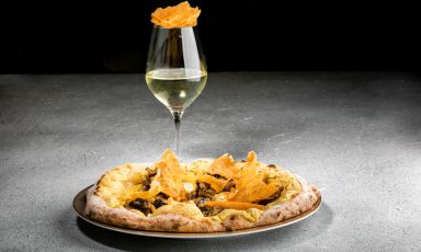LI-NA & Bloody Tonic: la pizza della rinascita per Gennaro Battiloro è un omaggio alle donne della sua vita