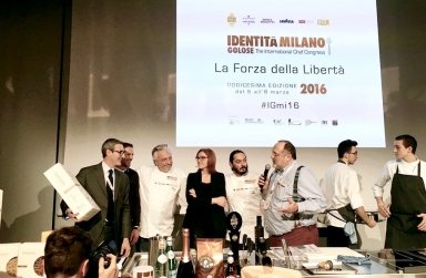 Foto di gruppo: si riconoscono Riccardo Felicetti, Eleonora Cozzella, Davide Scabin, Beppe Rambaldi, Paolo Marchi

