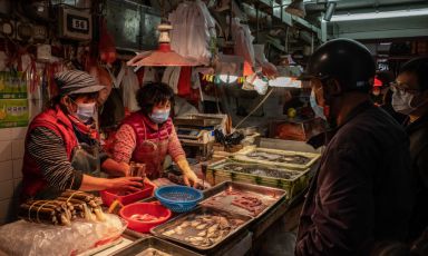 Un wet market a Macao, Cina (foto Anthony Kwan/Getty Images)
