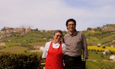 Patrizia Corradetti together with one of her children, Marcello Zenobi, who over the years became the manager of restaurant Zenobi (tel. +39.0861.70581). Patrizia’s two daughters, Sandra and Cristina, are also personally involved in the management of the family business 
