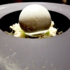 La sfera: sfera di meringa al lime, mousse al cioccolato bianco, sorbetto al kabosu e composta di sedano, mela verde e menta
