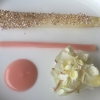Asparago bianco, rabarbaro e insalata di rose
