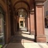 I porticati di Modena, 186mila abitanti e 3 ristoranti con almeno una stella Michelin: Hostaria del Mare (1), Erba del Re (1) e Osteria Francescana (3 stelle), cui siamo diretti